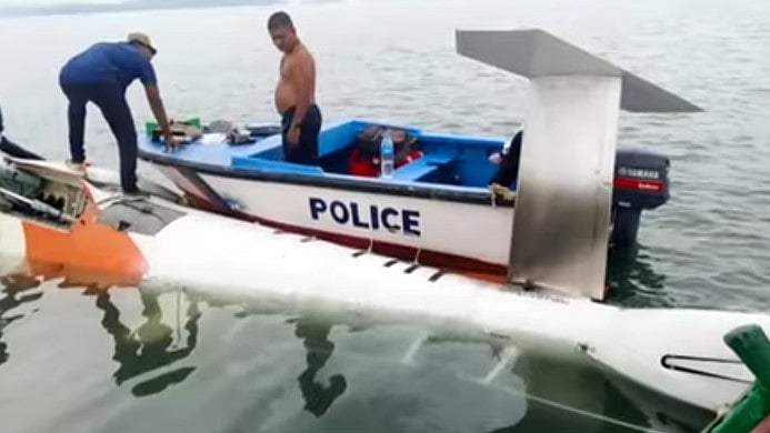 پون ہنس ہیلی کاپٹر میں پرواز کے کچھ دیر بعد ہی آئی خرابی، سمندر میں کریش لینڈنگ، تمام مسافر محفوظ