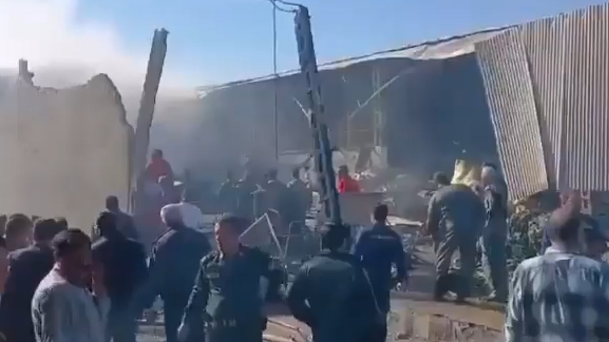 <div class="paragraphs"><p>ایران میں فوجی ہیلی کاپٹر حادثہ کا شکار، ویڈیو گریب</p></div>