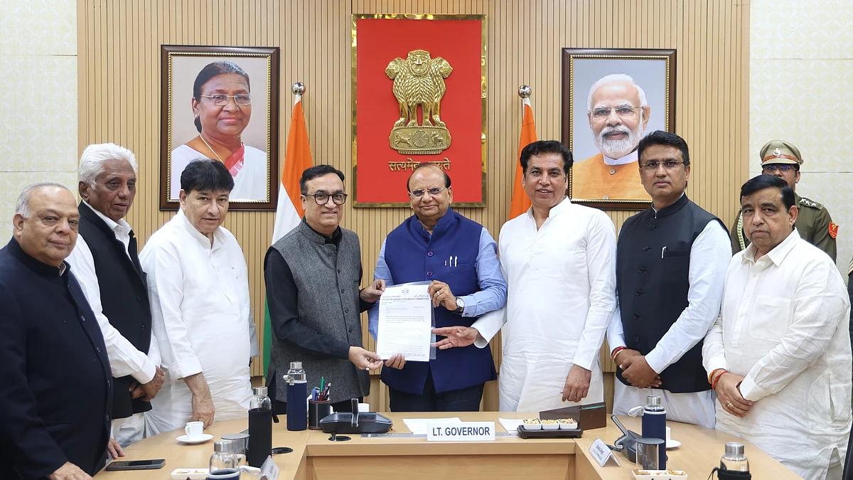 <div class="paragraphs"><p>کانگریس کا وفد دہلی کے لیفٹیننٹ گورنر وی کے سکسینہ کو میمورنڈم پیش کرتے ہوئے</p></div>