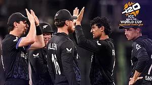 <div class="paragraphs"><p>فاتح نیوزی لینڈ ٹیم، تصویر ’ایکس‘ <a href="https://x.com/ICC">@ICC</a></p></div>