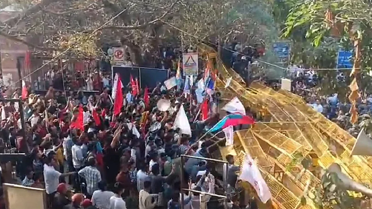 <div class="paragraphs"><p>سوشل میڈیا</p></div>