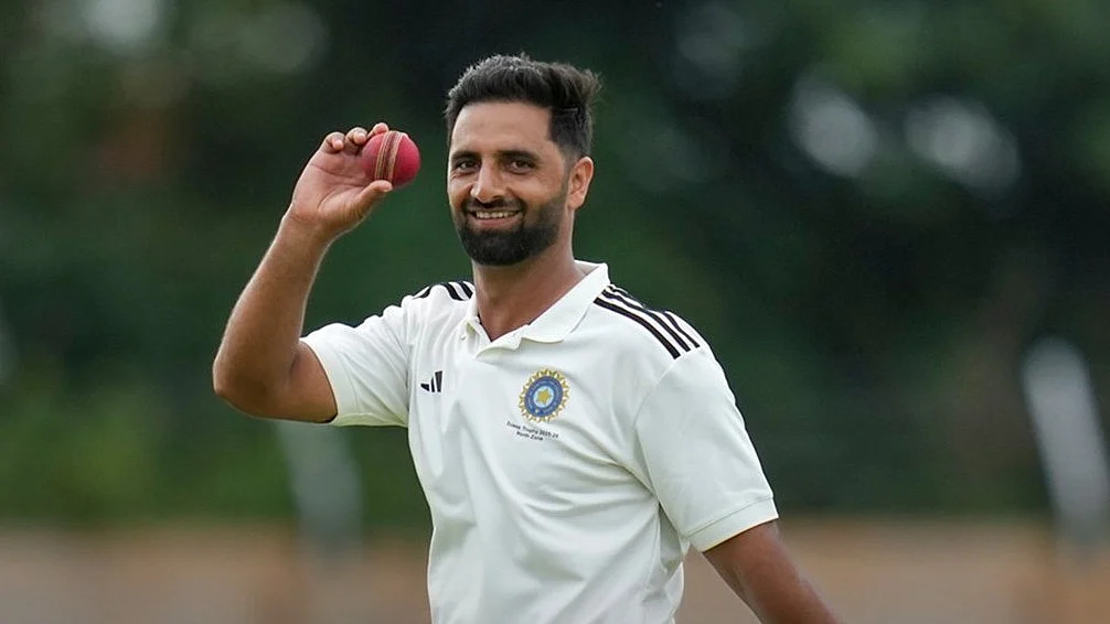 <div class="paragraphs"><p>جموں و کشمیر کے تیز گیندباز عاقب نبی، تصویر ’ایکس‘&nbsp;<a href="https://x.com/ESPNcricinfo">@ESPNcricinfo</a></p></div>