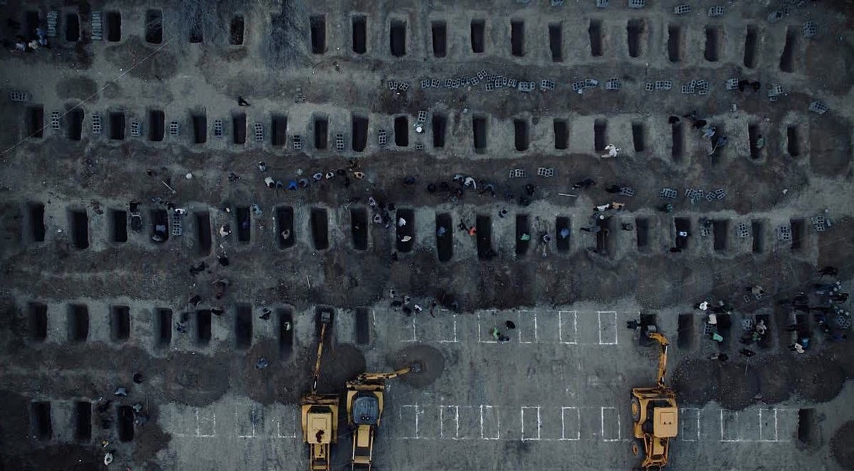 ایران کے میناب واقع گرلس اسکول کی ہلاک 165 طالبات کی ہوگی اجتماعی تدفین، قبریں ہو رہیں تیار!