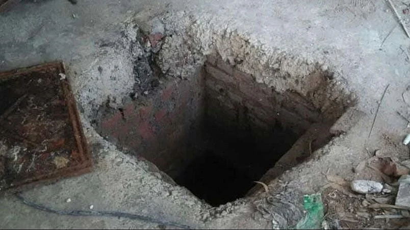 <div class="paragraphs"><p>سیپٹک ٹینک علامتی تصویر/   نیوز کلک</p></div>