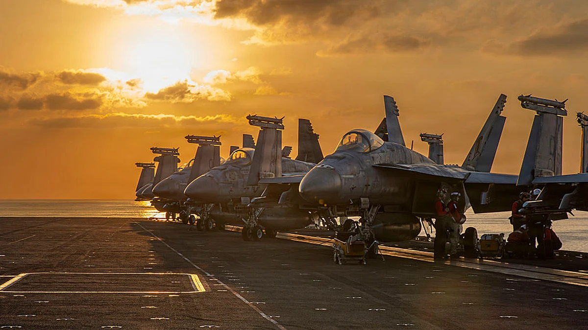 <div class="paragraphs"><p>امریکی طیارہ بردار جہاز ابراہم لنکن / Getty Images</p></div>