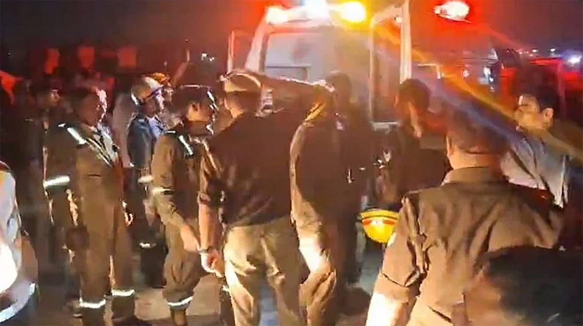 غازی آباد کی پانچ منزلہ عمارت میں بھیانک آگ، 150 افراد محصور، کئی زخمی