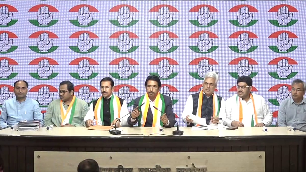 <div class="paragraphs"><p>پریس کانفرنس کا منظر</p></div>