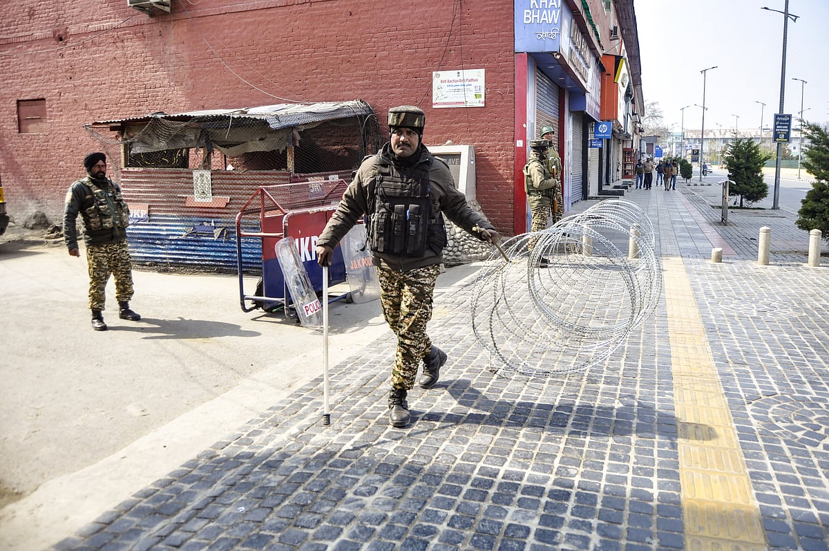 خامنہ ای قتل کے خلاف کشمیر میں مظاہرے، چھٹے دن بھی معمولات زندگی متاثر، پابندیاں مزید سخت