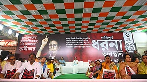 ’بی جے پی اور الیکشن کمیشن کی سازش کو بے نقاب کروں گی‘، ممتا بنرجی نے ایس آئی آر کے خلاف شروع کیا دھرنا