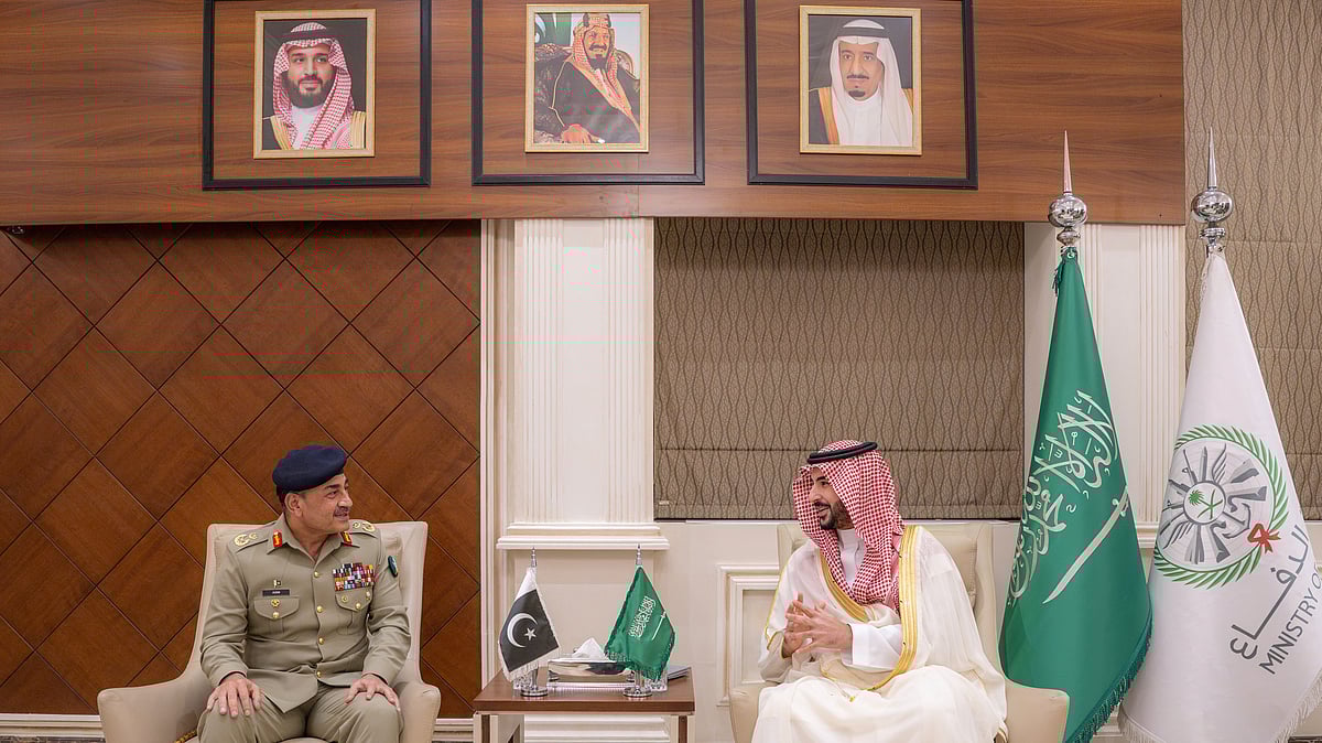 <div class="paragraphs"><p>سعودی عرب کے وزیر دفاع خالد بن سلمان اور پاکستان کے آرمی چیف عاصم منیر، تصویر بشکریہ @kbsalsaud</p></div>