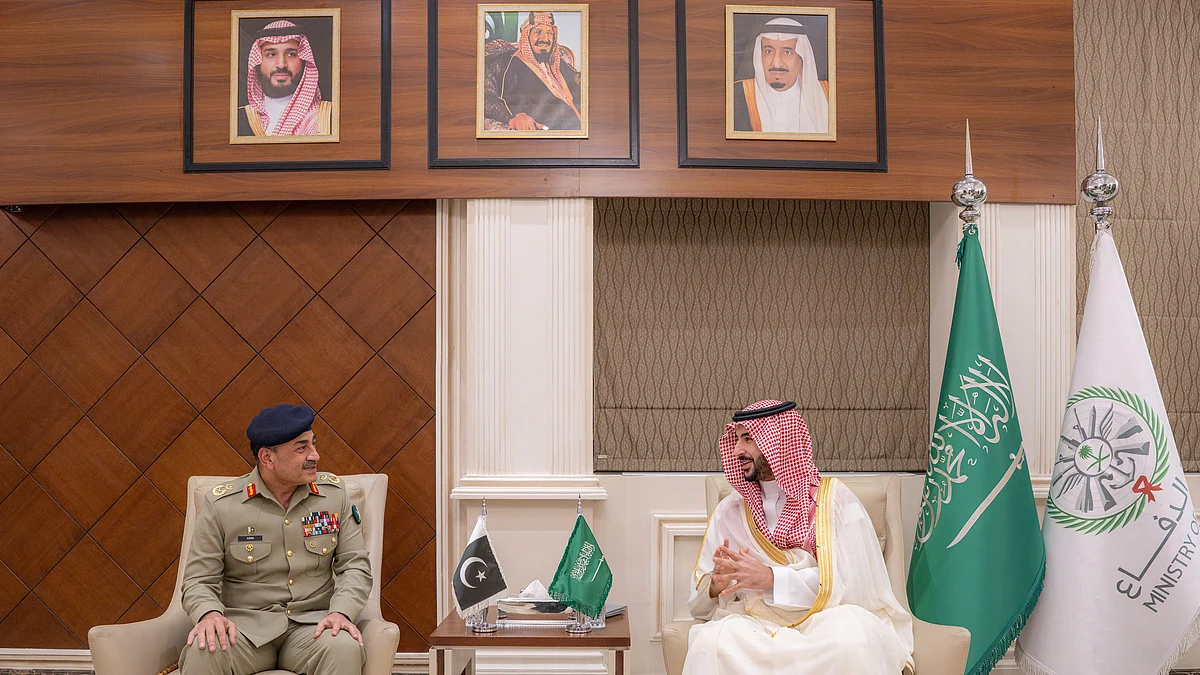 <div class="paragraphs"><p>سعودی عرب کے وزیر دفاع خالد بن سلمان اور&nbsp;پاکستان کے آرمی چیف عاصم منیر، تصویر بشکریہ&nbsp;@kbsalsaud</p></div>