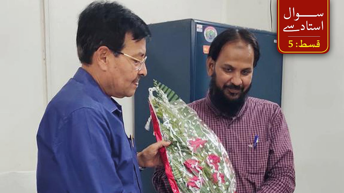 <div class="paragraphs"><p> آفتاب احمد منیری، صدر شعبۂ اردو،&nbsp;ایچ ڈی جین کالج&nbsp;(دائیں)</p></div>