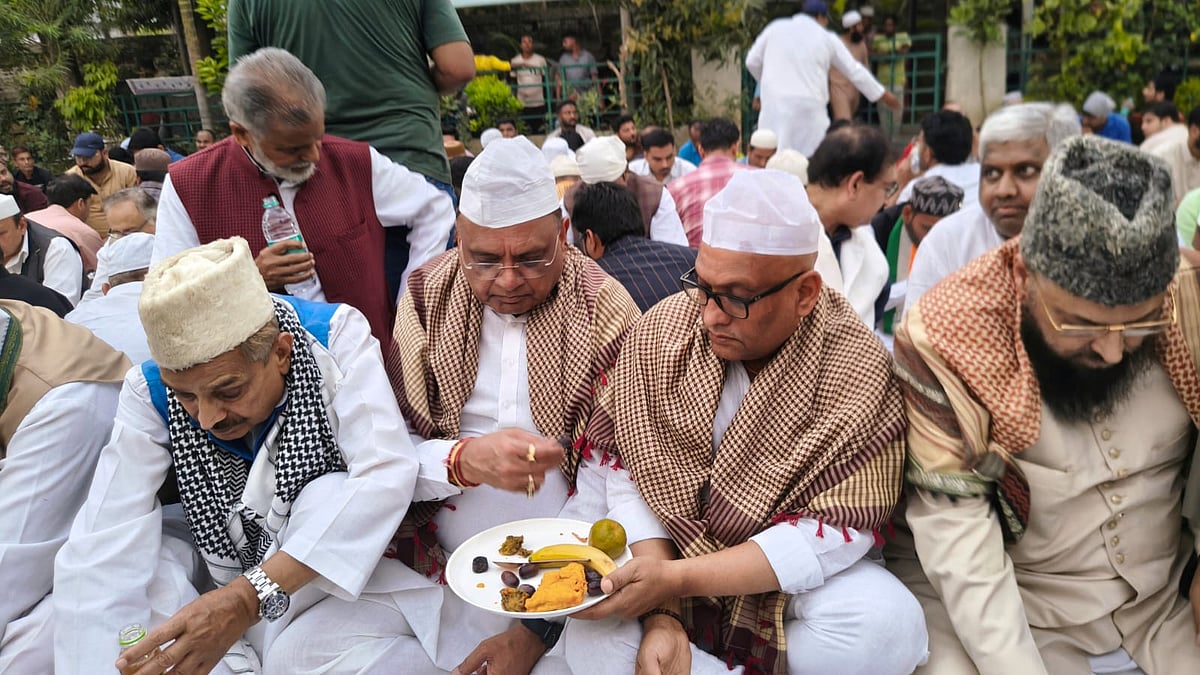 اتر پردیش ریاستی کانگریس دفتر میں افطار پارٹی کا اہتمام، دیکھنے کو ملی ہندوستان کی اصل تصویر 