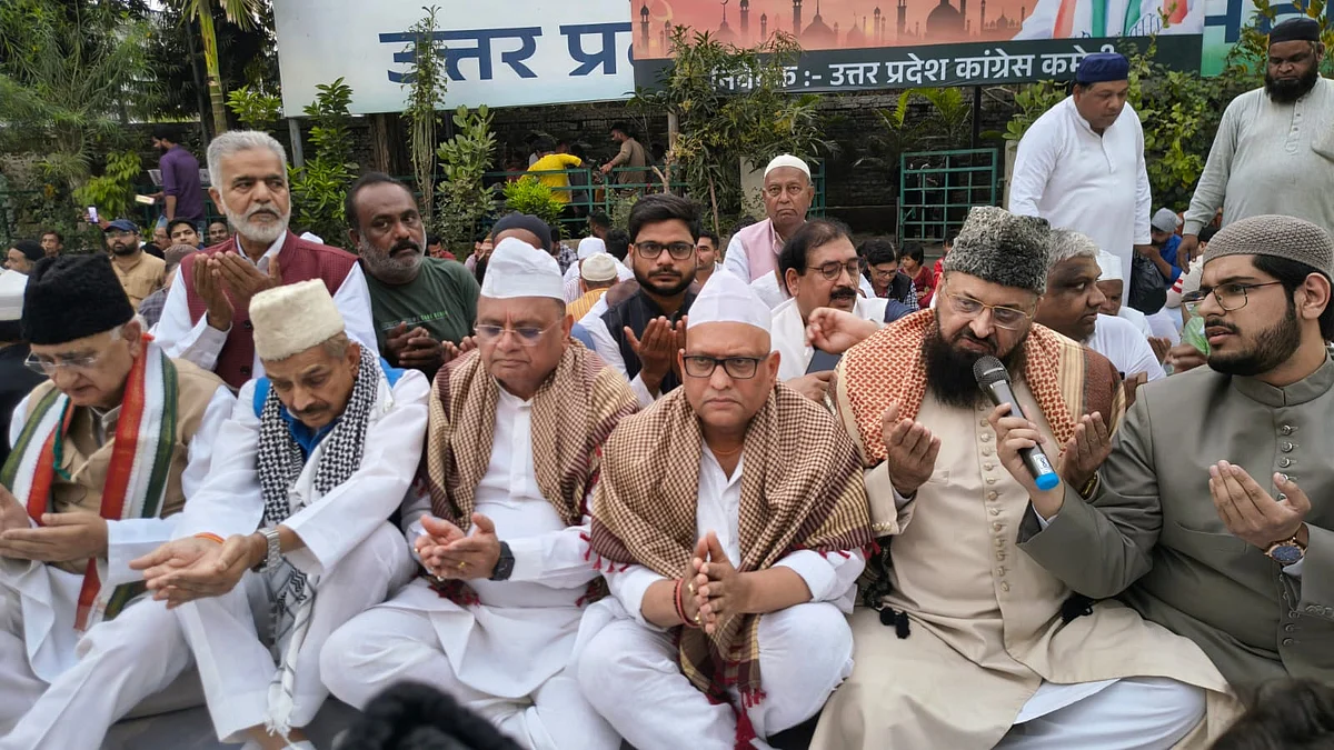 اتر پردیش ریاستی کانگریس دفتر میں افطار پارٹی کا اہتمام، دیکھنے کو ملی ہندوستان کی اصل تصویر 