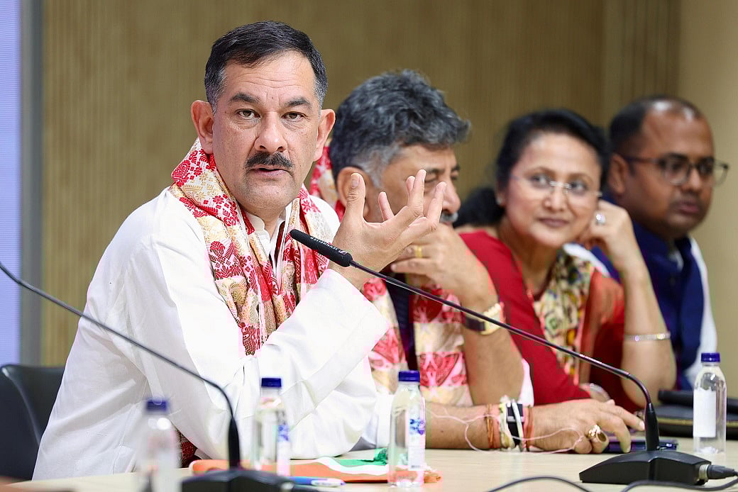 آسام اسمبلی انتخاب سے عین قبل آسام گن پریشد کے سرکردہ لیڈر جینت کھاؤند سمیت کئی شخصیات کانگریس میں شامل