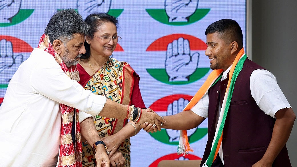 آسام اسمبلی انتخاب سے عین قبل آسام گن پریشد کے سرکردہ لیڈر جینت کھاؤند سمیت کئی شخصیات کانگریس میں شامل