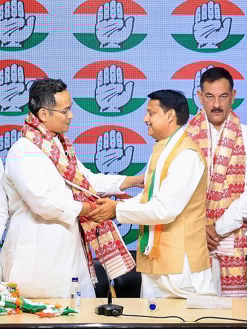 آسام اسمبلی انتخاب سے عین قبل آسام گن پریشد کے سرکردہ لیڈر جینت کھاؤند سمیت کئی شخصیات کانگریس میں شامل