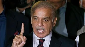 پاکستان میں تیل کا بحران: اسکول بند، افطار پارٹیوں پر پابندی، وزراء تنخواہ نہیں لیں گے، سرکاری دفاتر کے لیے بھی ہدایات جاری