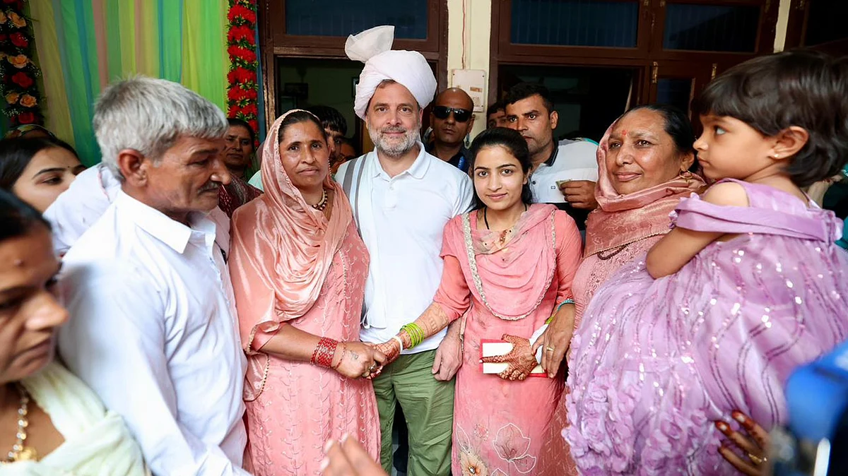 <div class="paragraphs"><p>ہریانہ کے گاؤں میں شادی کی تقریب میں راہل گاندھی / ایکس</p></div>