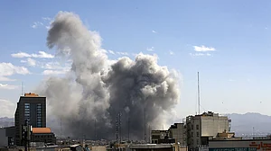 ایران-امریکہ-اسرائیل جنگ: 1300 سے زائد ایرانی جان بحق، ہزاروں عمارتیں تباہ، 140 امریکی فوجی بھی زخمی