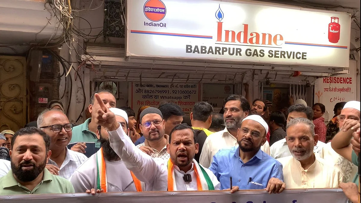 بابر پور کانگریس کمیٹی کے ایگزیکٹیو صدر اور کبیر نگر کے کونسلر حاجی ظریف کی قیادت میں احتجاجی مظاہرہ