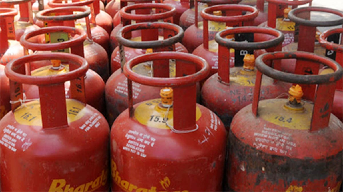 گیس کنکشن کاٹنے کی دھمکی دے کر سائبر ٹھگی، خاتون سے وصولے 3 لاکھ روپے