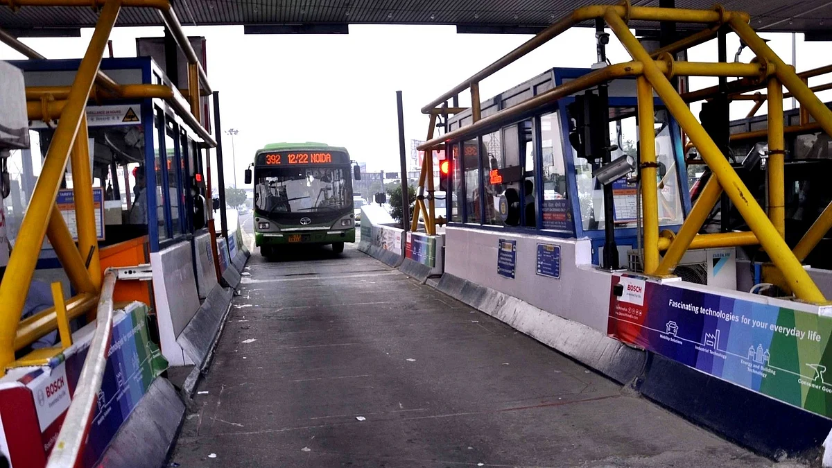 <div class="paragraphs"><p>ٹول پلازہ (فائل)، تصویر آئی اے این ایس</p></div>