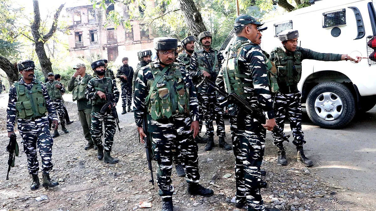 سیکورٹی اہلکار، تصویر یو این آئی