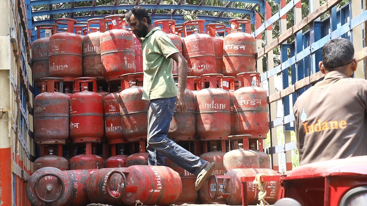 گیس بحران کے درمیان حکومت کا فیصلہ، پی این جی کنکشن رکھنے والوں کو اب نہیں ملے گی ایل پی جی