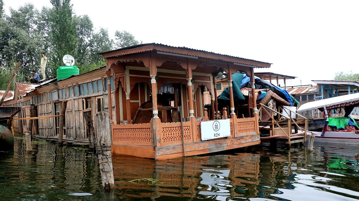 خلیج کی جنگ سے کشمیر بھی متاثر، وادی کی سیاحت بدحال، خالی ہاؤس بوٹس اور بازار ویران