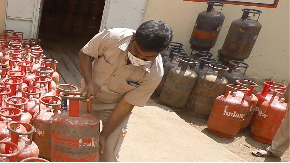 <div class="paragraphs"><p>گیس سلنڈر، تصویر آئی اے این ایس</p></div>