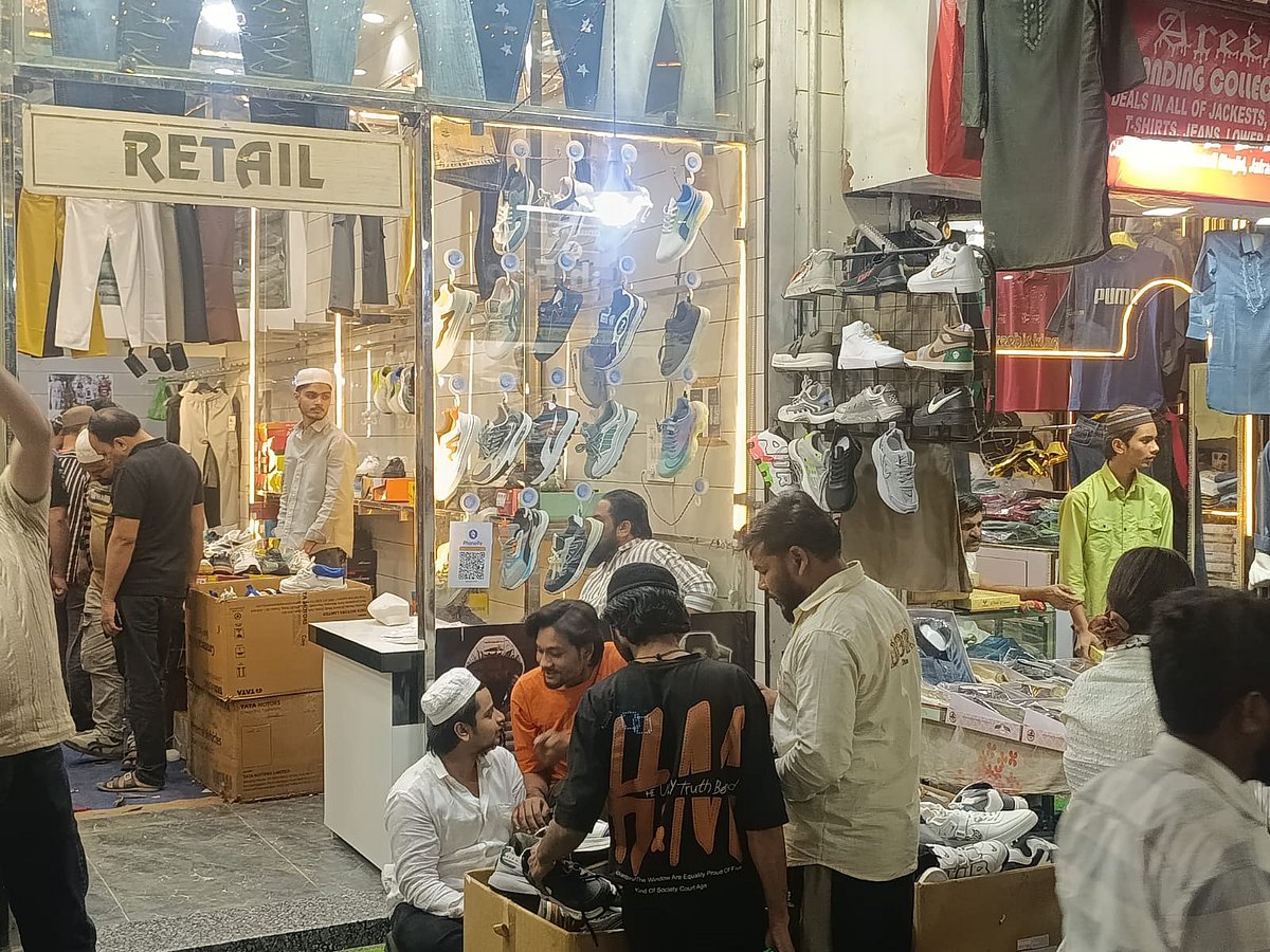 دہلی: لذیذ پکوانوں کے لطف اور عید کی خریداری کے لیے مشہور ہو چکا ہے جعفرآباد کا بازار 