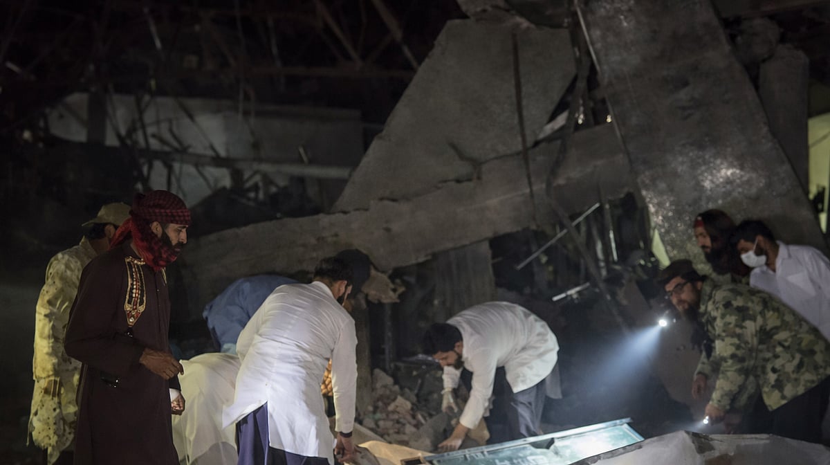 کابل میں پاکستان کا فضائی حملہ، اسپتال کو بنایا نشانہ، 400 افراد جان بحق