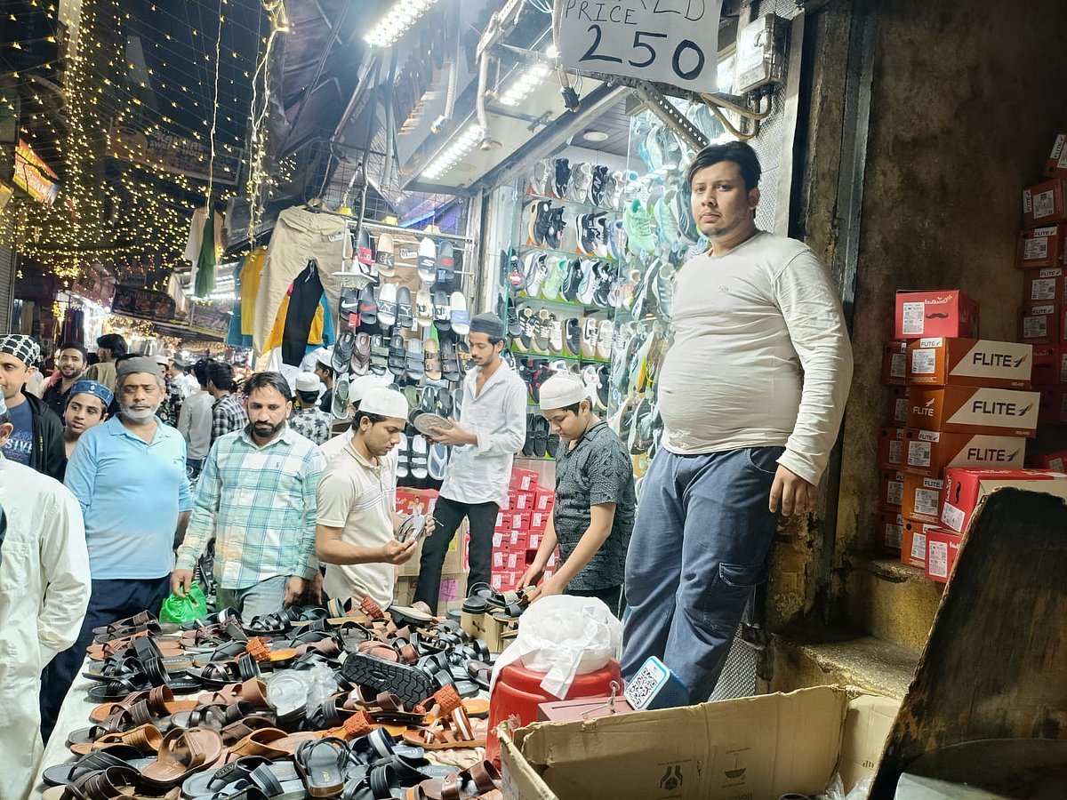 دہلی: لذیذ پکوانوں کے لطف اور عید کی خریداری کے لیے مشہور ہو چکا ہے جعفرآباد کا بازار 