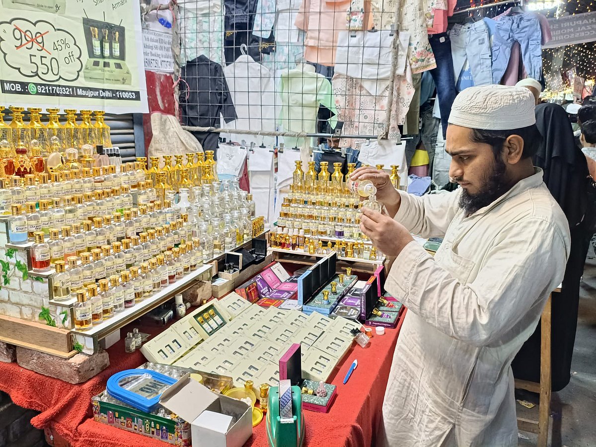 دہلی: لذیذ پکوانوں کے لطف اور عید کی خریداری کے لیے مشہور ہو چکا ہے جعفرآباد کا بازار 