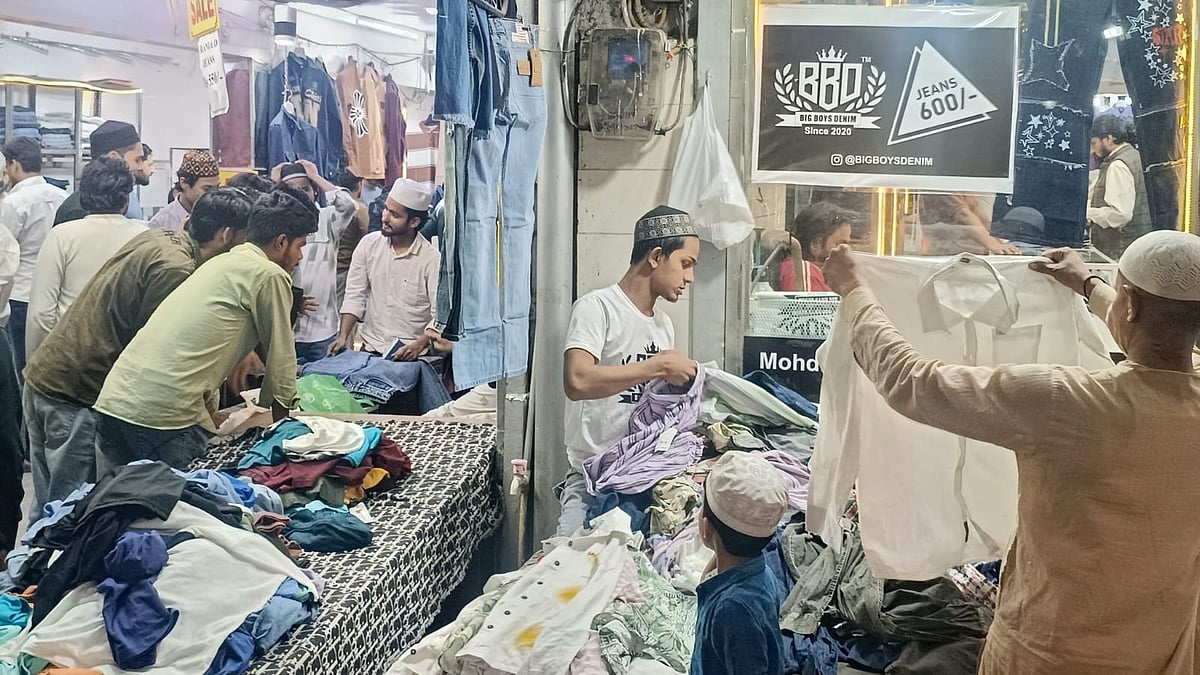 دہلی: لذیذ پکوانوں کے لطف اور عید کی خریداری کے لیے مشہور ہو چکا ہے جعفرآباد کا بازار 