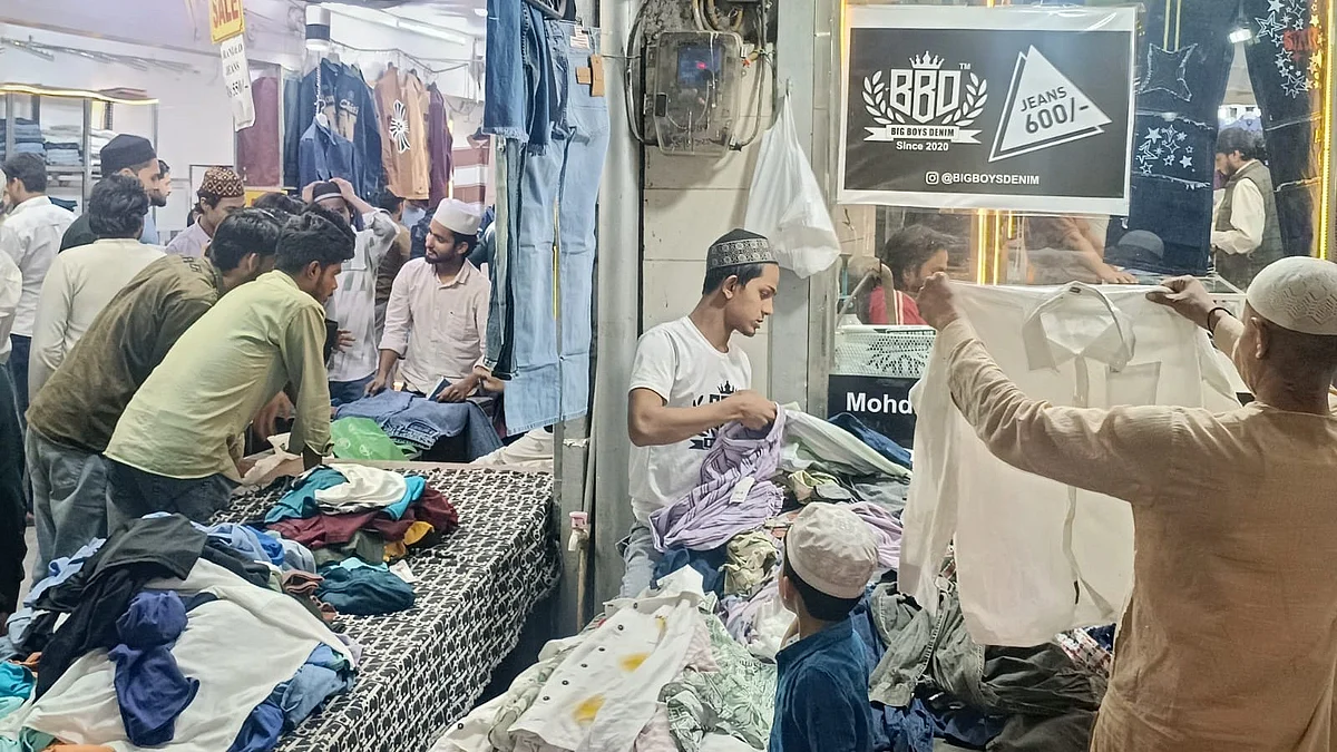 دہلی: لذیذ پکوانوں کے لطف اور عید کی خریداری کے لیے مشہور ہو چکا ہے جعفرآباد کا بازار 