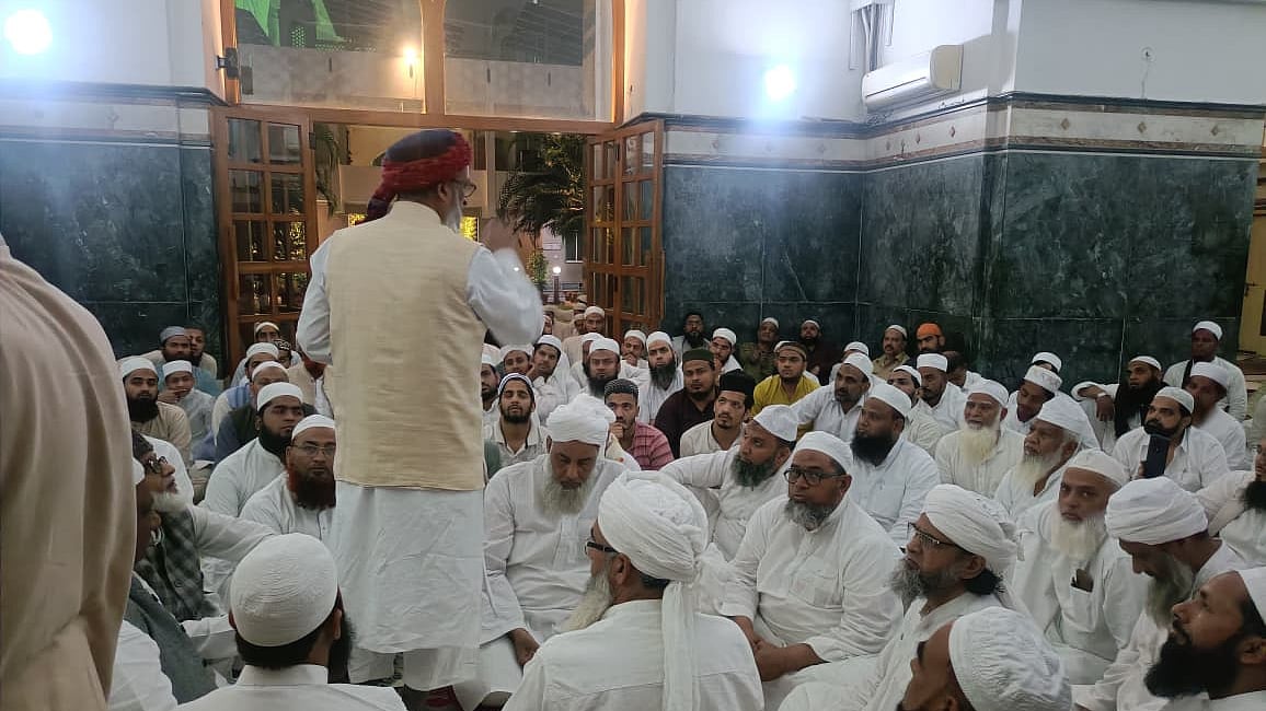 <div class="paragraphs"><p>.</p></div>