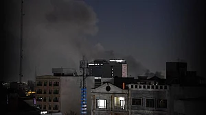 ایران کے سکیورٹی چیف علی لاریجانی کی ’شہادت کی تصدیق‘، امریکہ کا 5 ہزار پاؤنڈ بنکر شکن بموں سے ایرانی ٹھکانوں پر حملہ