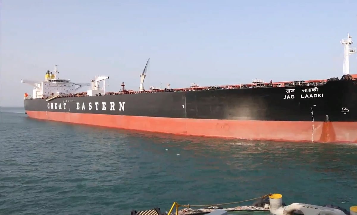 <div class="paragraphs"><p>خام تیل کے ساتھ گجرات پہنچا ’جگ لاڈکی‘ جہاز</p></div>