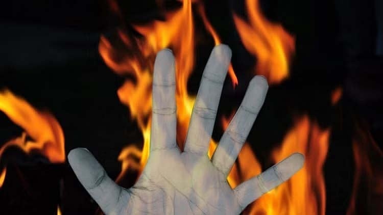 گجرات کے سورت میں آگ لگنے سے سلنڈر کا دھماکہ، 2 مزدوروں کی موت