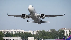 <div class="paragraphs"><p>پرواز کی علامتی تصویر / آئی اے این ایس / اے آئی سے بہتر کی گئی</p></div>