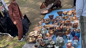 ہندوستانی شہریوں نے دل کھول کر کی ایران کی مدد! برتن، نقد سے لے کر خواتین نے سونا اور چاندی تک کر دیا عطیہ