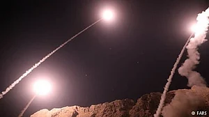 ایران کے خلاف جنگ میں پھنس گئے ٹرمپ،خود کی حکمت عملی میں گھرا امریکہ، نکلنے کا کوئی آسان راستہ نہیں: سابق سی آئی اے چیف