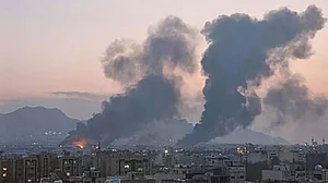 ٹرمپ کے اعلان کے باوجود ایران کی توانائی تنصیبات پر حملے، اصفہان اور خرم شہر کو بنایا گیا نشانہ