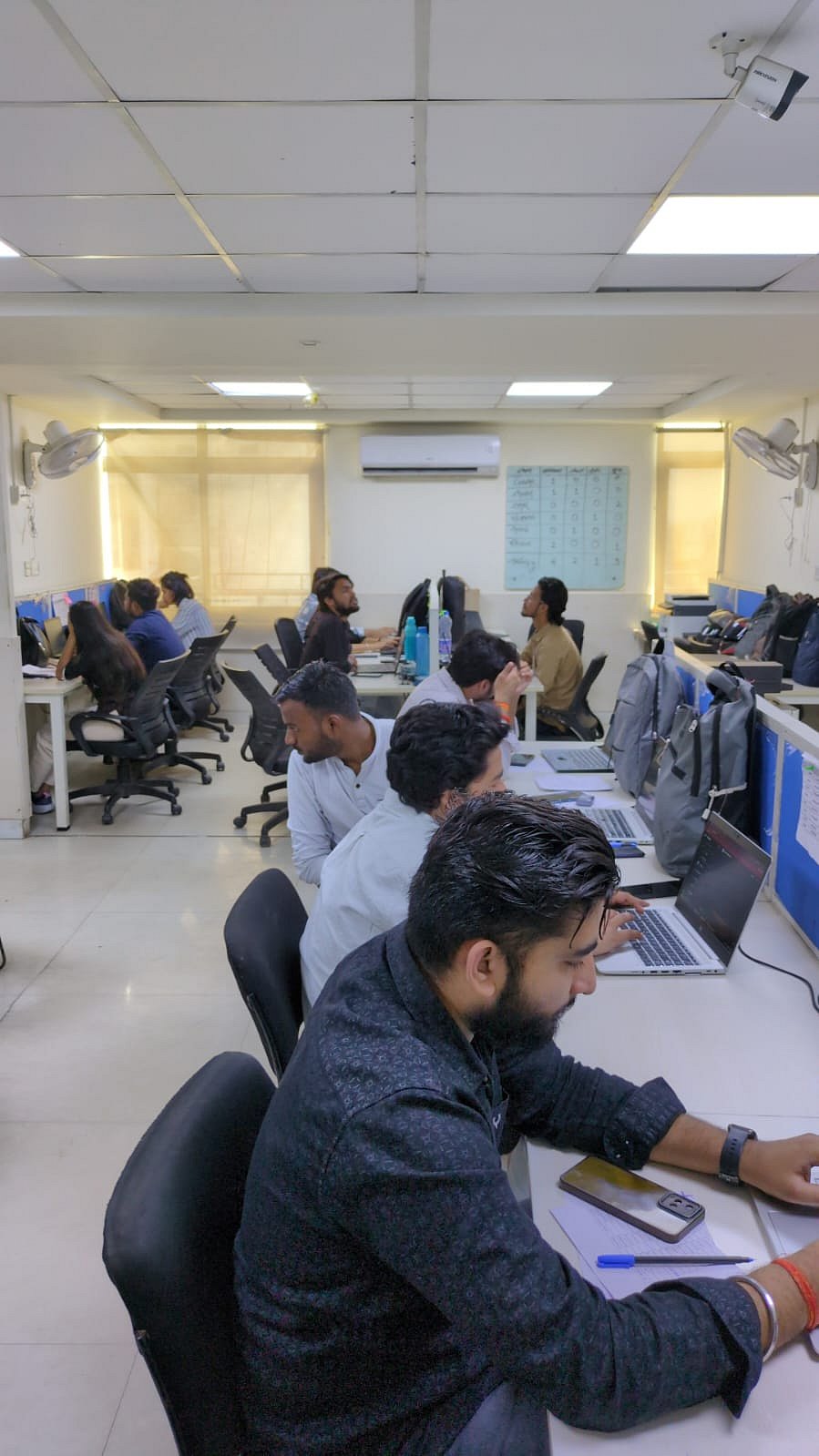 ہم ہیں کامیاب-6: عاشق کی محنت رنگ لائی، معاشی مسائل میں پھنسے لوگوں کا راہنما بن کر ابھر رہا ’اے آئی فائنانشیل سروسز‘