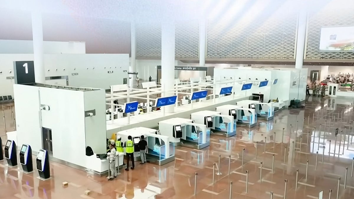 <div class="paragraphs"><p>نوئیڈا انٹرنیشنل ایئرپورٹ، تصویر <a href="https://x.com/PMOIndia">@PMOIndia</a></p></div>