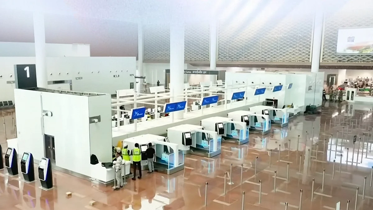 <div class="paragraphs"><p>نوئیڈا انٹرنیشنل ایئرپورٹ، تصویر&nbsp;<a href="https://x.com/PMOIndia">@PMOIndia</a></p></div>