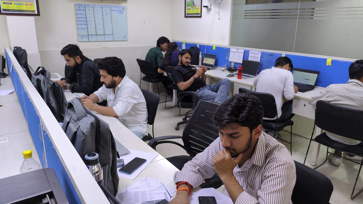 ہم ہیں کامیاب-6: عاشق کی محنت رنگ لائی، معاشی مسائل میں پھنسے لوگوں کا راہنما بن کر ابھر رہا ’اے آئی فائنانشیل سروسز‘