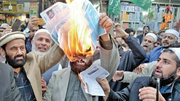 <div class="paragraphs"><p>پاکستان میں بڑھتی مہنگائی کے خلاف مظاہرہ، تصویر آئی اے این ایس</p></div>